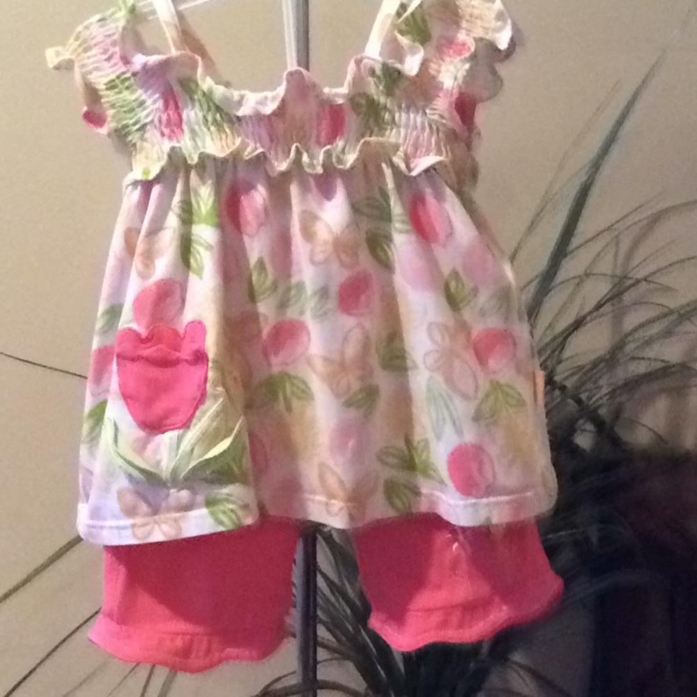 Cute le Top  cold shoulder and capri outfit Sz 3T
